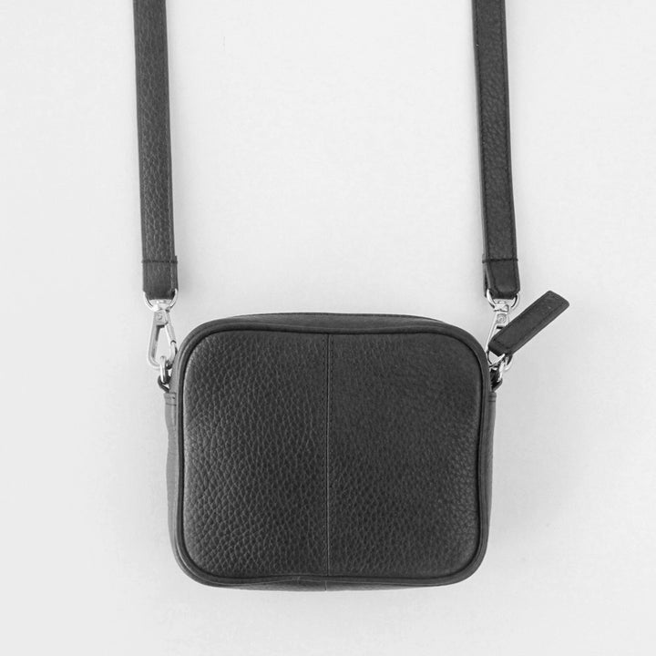 black-leather-mini-camera-bag-da5127-2