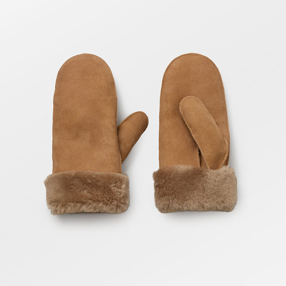 brown suede mittens with lamb shearling lining