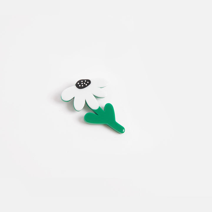 handmade acrylic resin white daisy brooch
