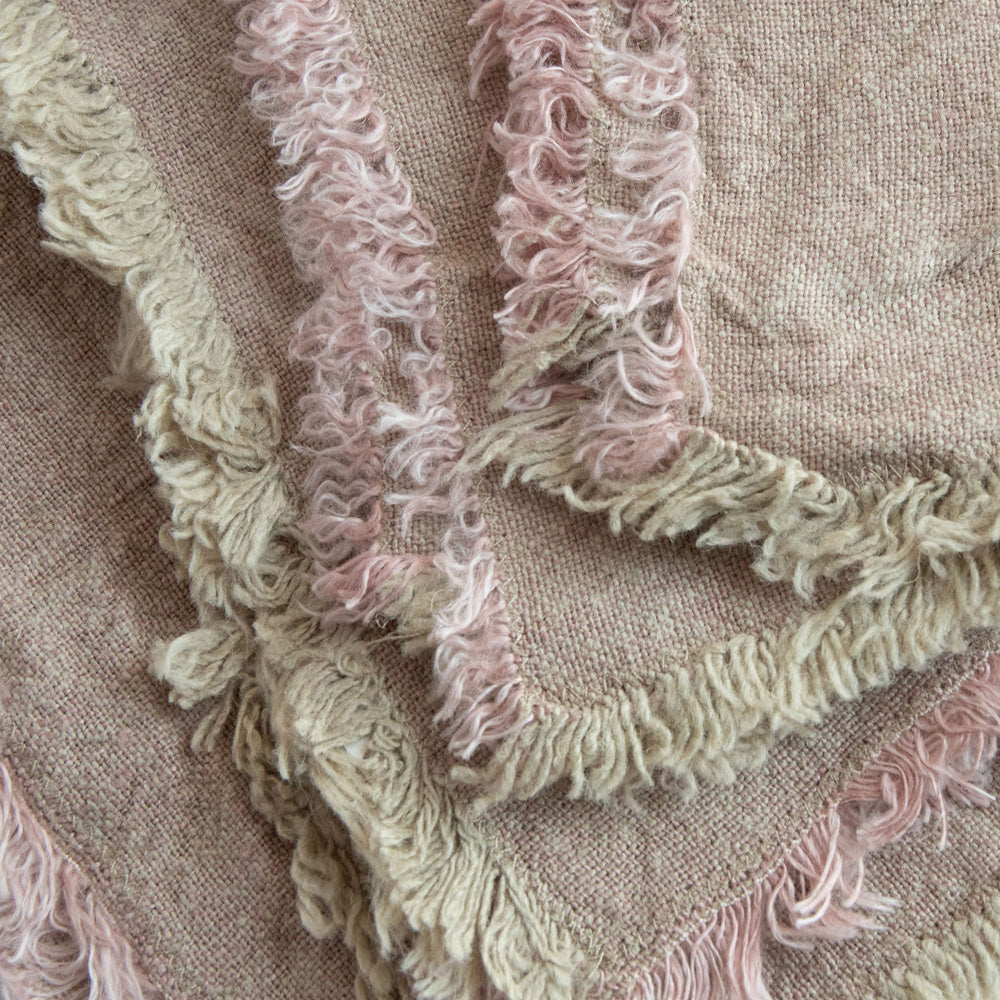 set of 4 light pink textured linen napkins with tasselled edges