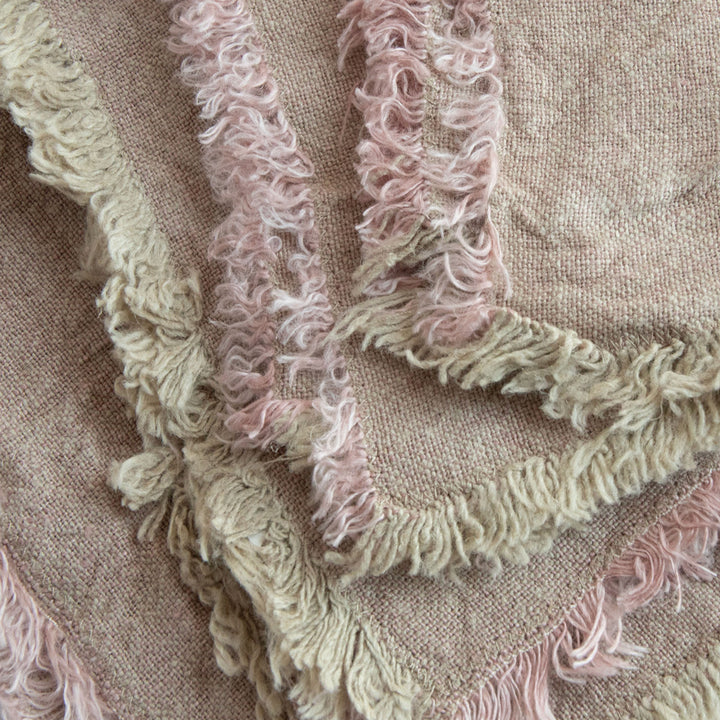 set of 4 light pink textured linen napkins with tasselled edges