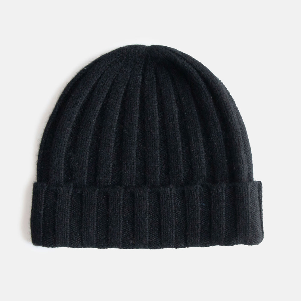 black wide ribbed knit beanie hat
