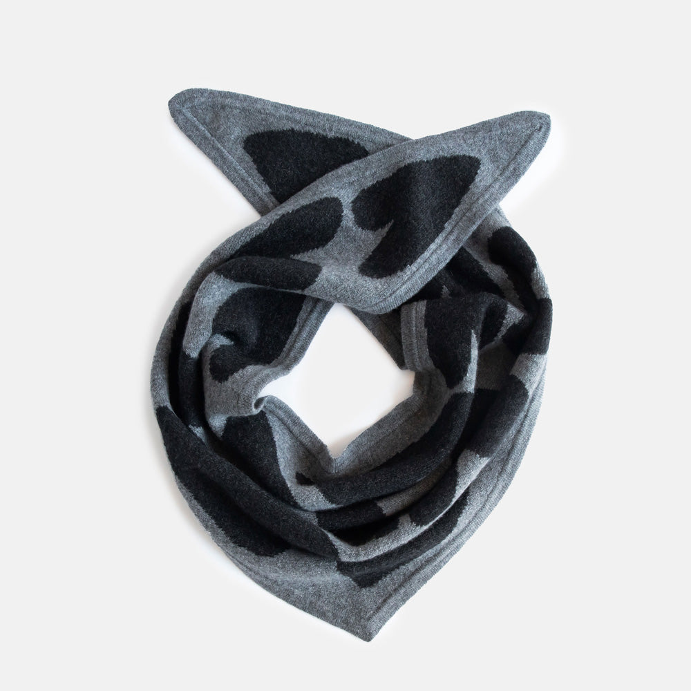 women's cashmere triangle scarf in light grey with dark grey hearts design