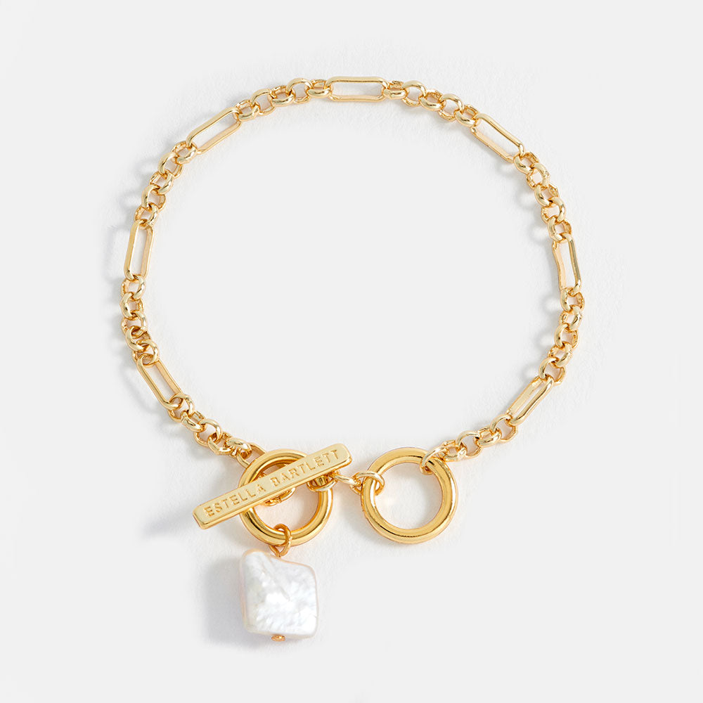 gold bracelet with t-bar clasp and square pearl pendant