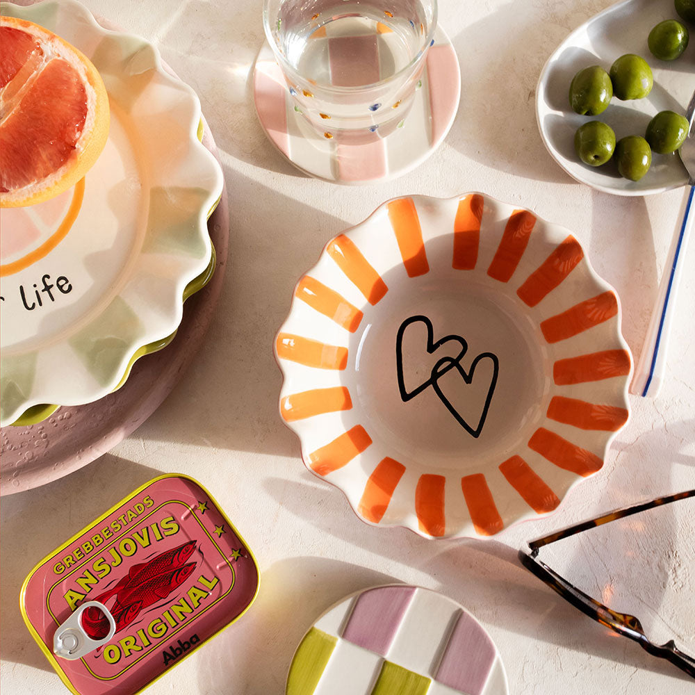 TABLESCAPE WITH ORANGE STRIPE AND HEARTS DESIGN BOWL