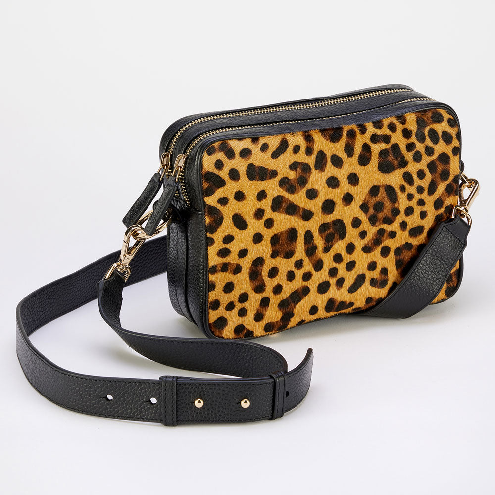 Kameratasche mit doppeltem Reißverschluss in Schwarz/Leopard