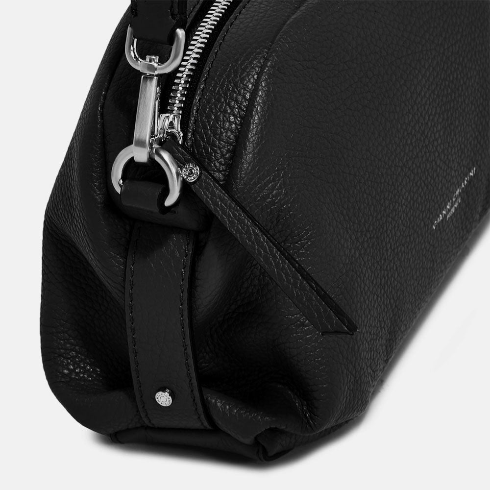 Black stunning leather handbag with silver detail Caroline Gardner