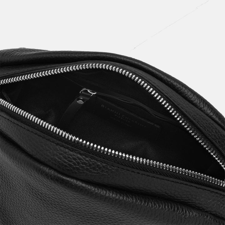 Black leather handbag with silver classic zipper Caroline Gardner 