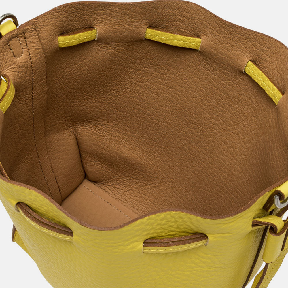 Small italian leather bag with elegant features Caroline Gardner