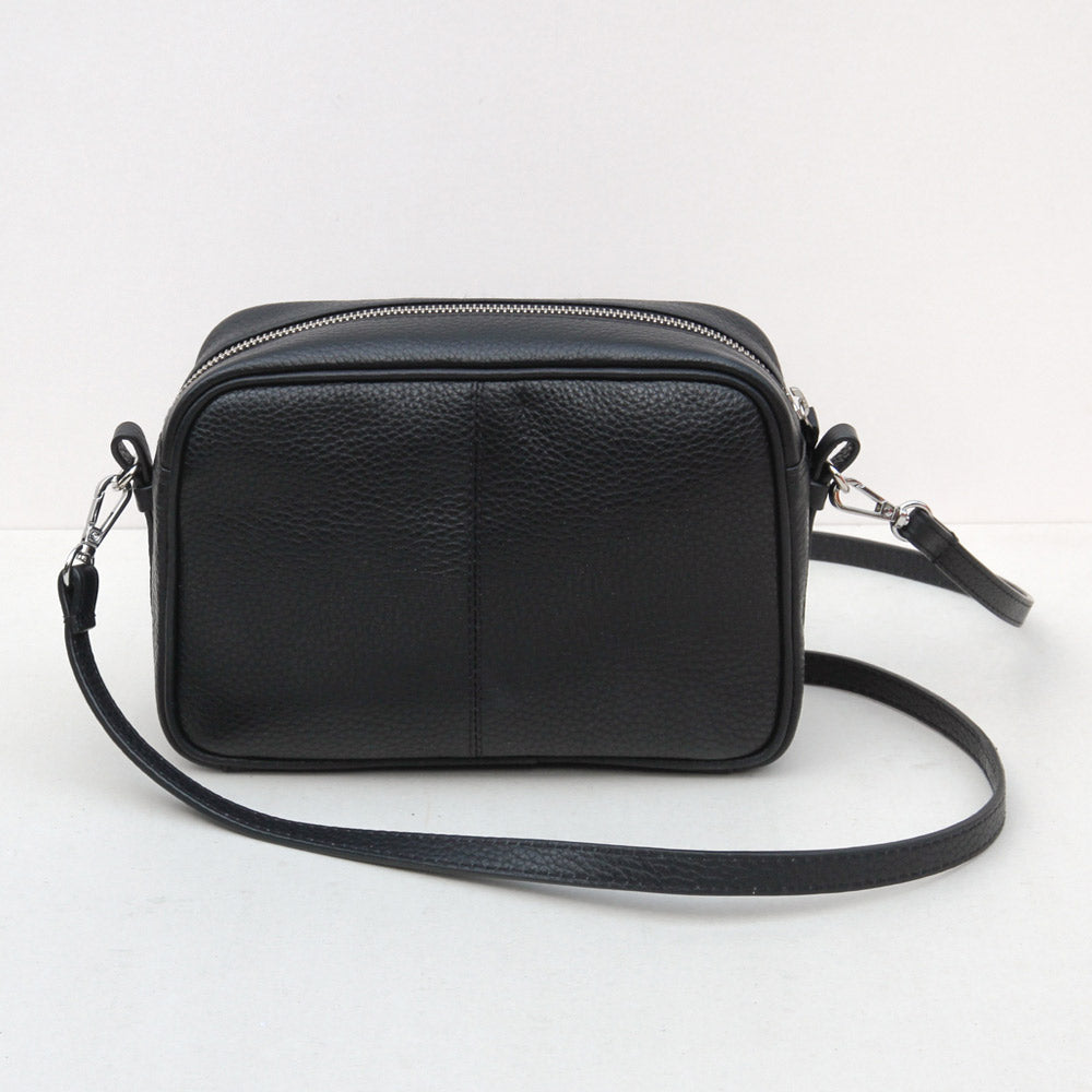 black-leather-camera-bag-da5122-3